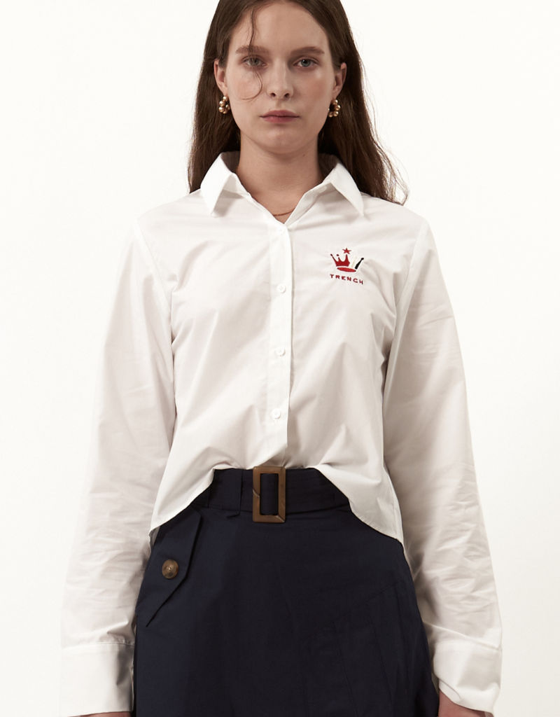 标志浮雕短款衬衫 (Logo embossed cropped shirt)